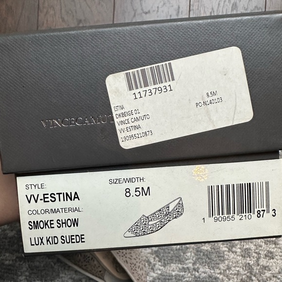 VINCE CAMUTO FLATS - Picture 3 of 3